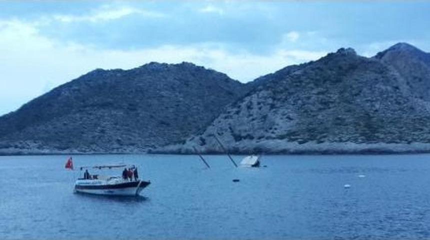 Ahşap Teknede Can Pazarı