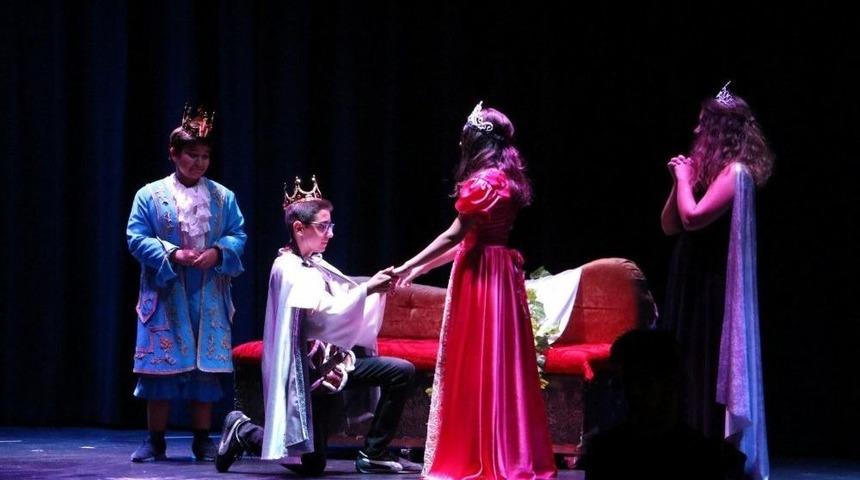 Kursiyerlerden İngilizce Gösteri