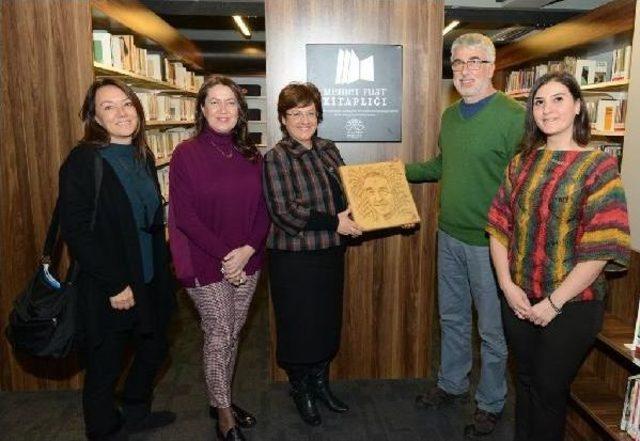 Nazım Hikmet’İn Torunu, Kütüphaneye 3 Bin Şiir Kitabı Bağışladı 2