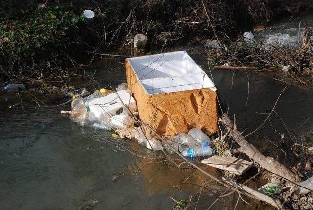 Dereye Buzdolabı Attılar 1