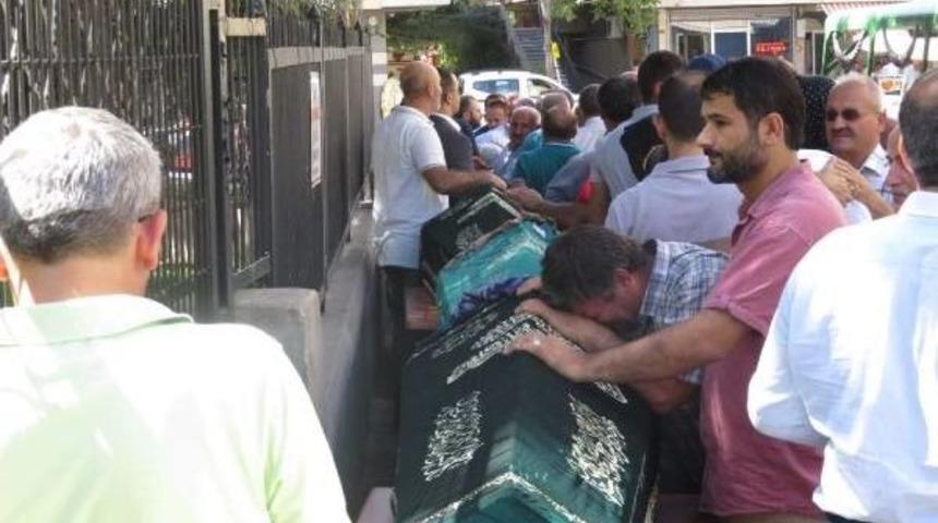 Yan Yana Son Yolculuklarına Uğurlandılar