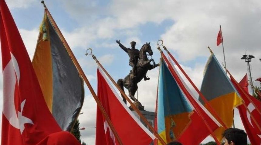 Edremit&rsquo;te 29 Ekim Kutlamaları