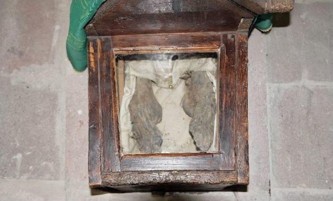 9 Asırdır &Ccedil;&uuml;r&uuml;meyen Ayaklar Ziyarete Kapatıldı