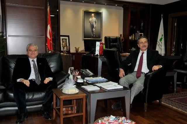 Başkan Ata&ccedil;&rsquo;tan Metin G&uuml;ler&rsquo;e Kızılinler Sunumu 2
