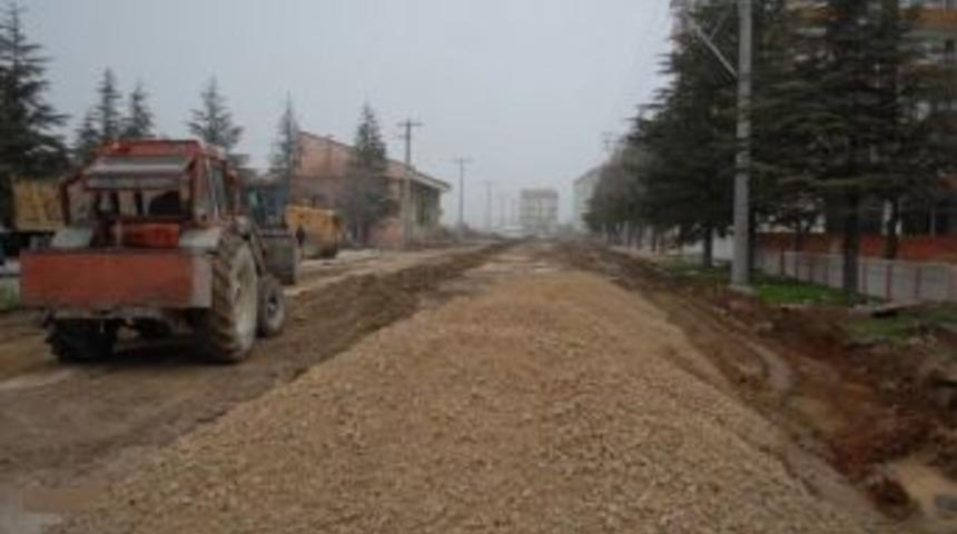 Bolvadin Yeni Belediye Binası &Ccedil;evresindeki Yol D&uuml;zenleme &Ccedil;alışmaları Devam Ediyor