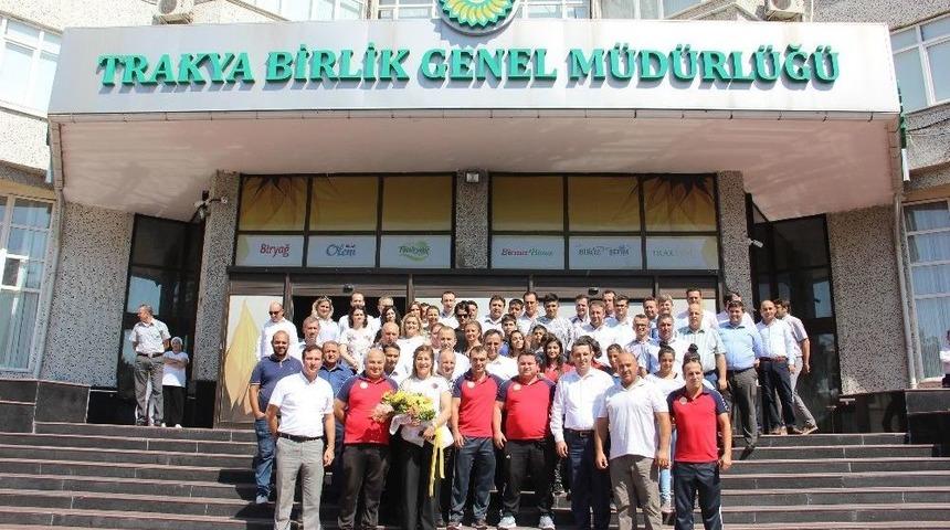 Yasemin Adar, Edirne&rsquo;de &Ccedil;i&ccedil;eklerle Karşılandı