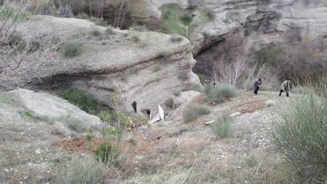 Uçuruma Yuvarlanan Kamyonetin Sürücüsü Ağır Yaralandı