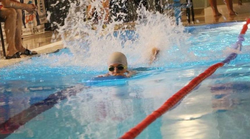 Tatile Gidemeyenler Başakşehir Havuzlarında Serinledi