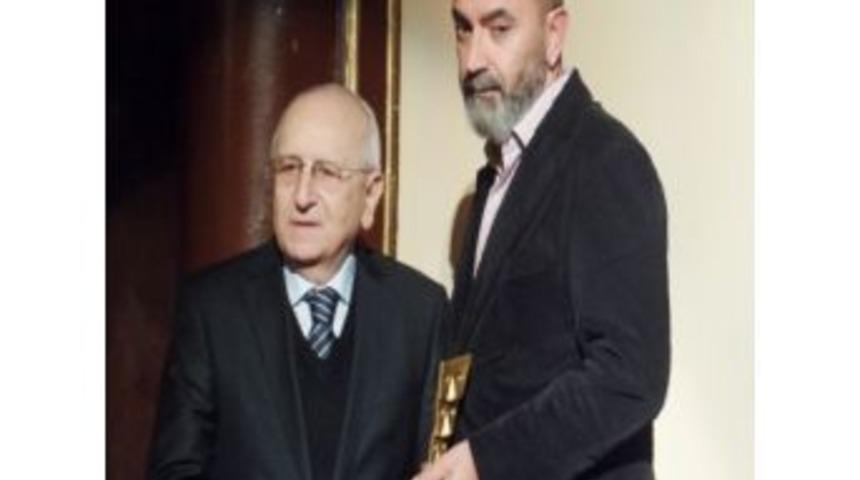 Şehir Tiyatrolarına 2 &Ouml;d&uuml;l