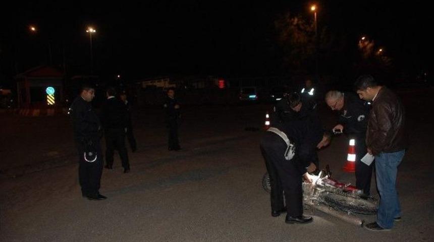 Motosiklet Devrildi: 2 Yaralı