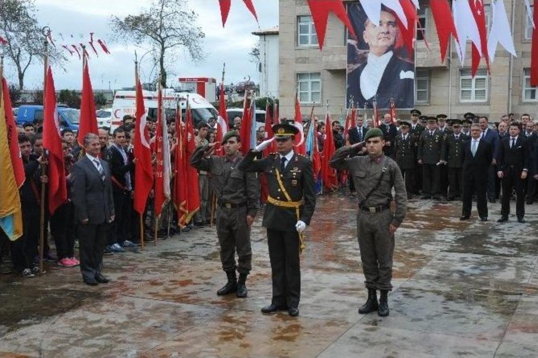 Ak&ccedil;akoca&rsquo;da Cumhuriyet Bayramı 91. Yıl Kutlamaları &Ccedil;elenk Sunumuyla Başladı