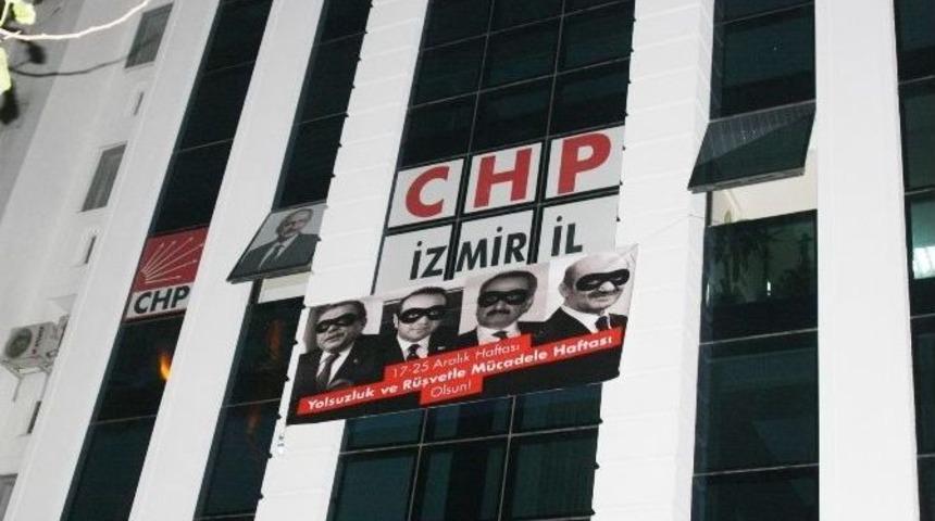 Aydın&rsquo;da Gerginliğe Yola A&ccedil;an Pankart, İzmir Chp İl Binasına Asıldı