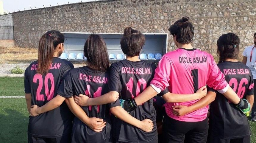 Kazada Kaybettikleri Takım Arkadaşlarının Ardından Ma&ccedil;lara 10 Kişi &Ccedil;ıkıyorlar