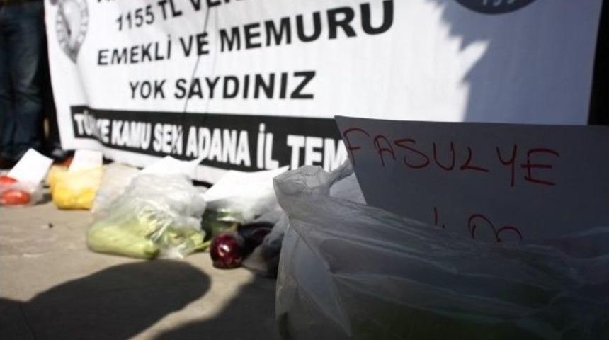 Zam İsteyen Sendikacılardan Sebzeli Eylem