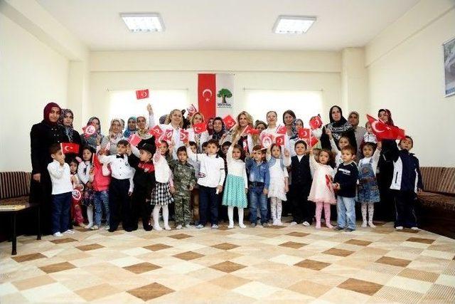 Şehitkamilli Minik Öğerenciler Cumhuriyet Bayramını Kutladı