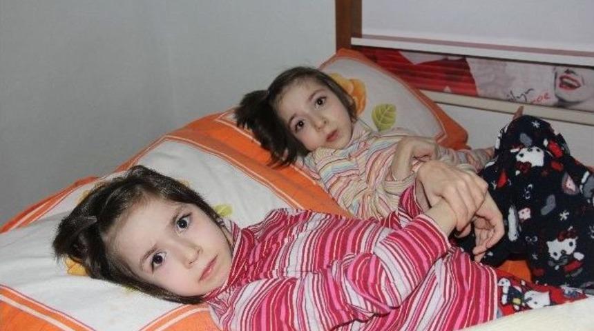 İkizlerin Dramı Y&uuml;rek Burkuyor