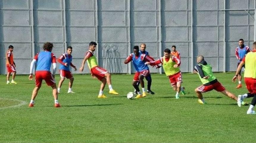 Sivasspor, Bursaspor Ma&ccedil;ı Hazırlıklarını S&uuml;rd&uuml;r&uuml;yor
