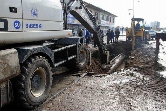 Sivas’ta Şebeke Suyu Borusu Patladı