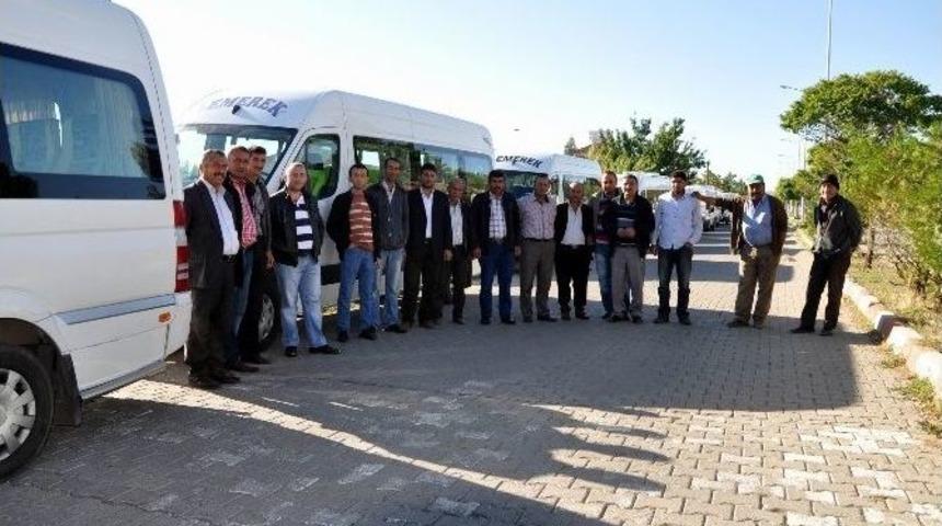 Minib&uuml;s&ccedil;&uuml;ler, İl&ccedil;e Milli Eğitim M&uuml;d&uuml;rl&uuml;ğ&uuml;&rsquo;n&uuml; Protesto Etti