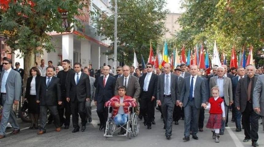 Cumhuriyet Kortej Y&uuml;r&uuml;y&uuml;ş&uuml; Yapıldı