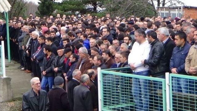 Sentetik Uyuşturucudan Öldüğü İddia Edilen Genç Toprağa Verildi