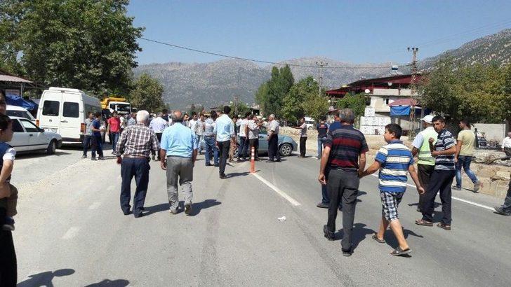 Trafik Kazasından Sonra Karayolunu Trafiğe Kapattılar G1