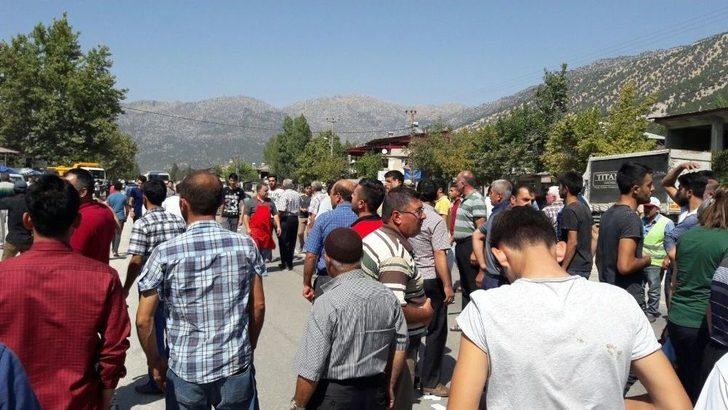 Trafik Kazasından Sonra Karayolunu Trafiğe Kapattılar G4