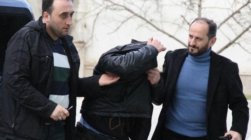 Eski Adliye Binası &Ouml;n&uuml;nde Silahla Yaralamaya 2 Tutuklama