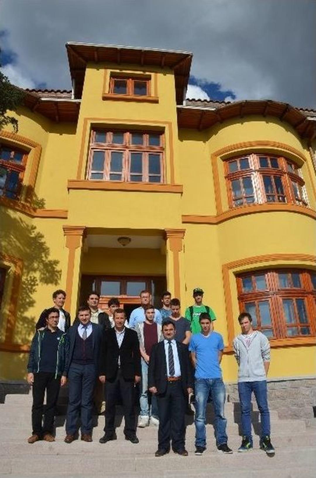 Macaristanlı &Ouml;ğrenciler Boz&uuml;y&uuml;k&rsquo;e Hayran Kaldı