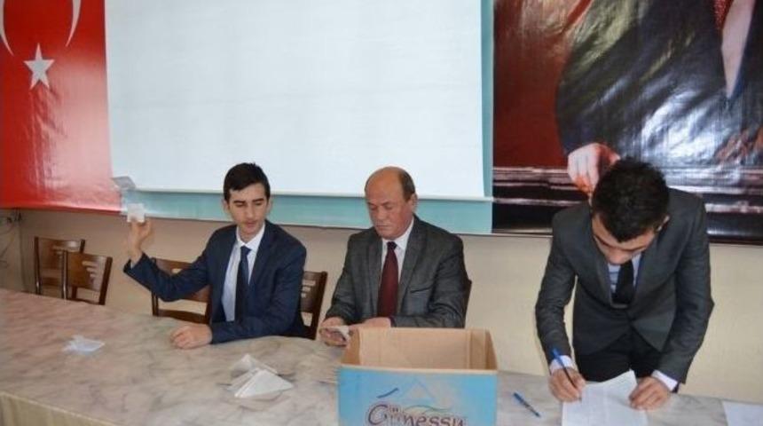 Muhtarlar M&uuml;tevelli Se&ccedil;imi İ&ccedil;in Sandık Başına Gitti