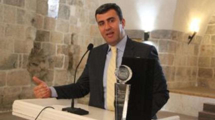 &Ccedil;ek&uuml;l Vakfı Ve Tkb&rsquo;nin &Ouml;d&uuml;l&uuml; Sokullu Mehmet Paşa K&uuml;lliyesi&rsquo;ne Getirildi