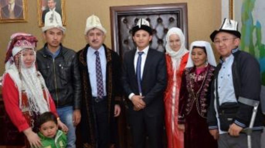 Kırgızlardan Başkan Uğur Polat&rsquo;a Ziyaret