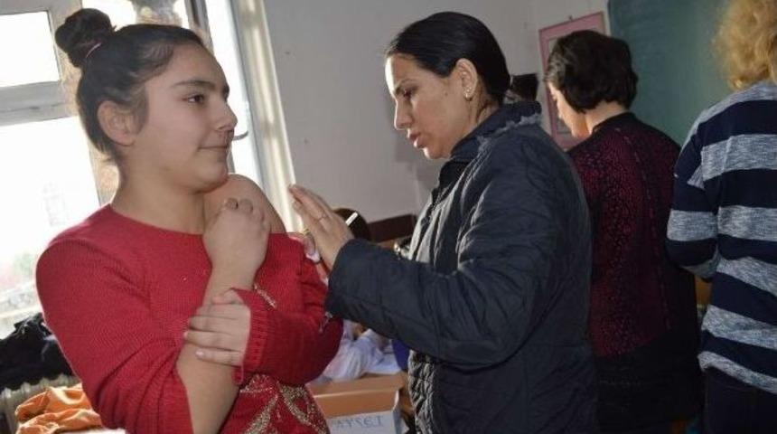 Edremit&rsquo;te 4 Bin 746 &Ouml;ğrenci Aşılandı