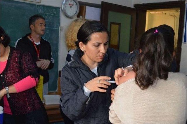 Edremit&rsquo;te 4 Bin 746 &Ouml;ğrenci Aşılandı 1