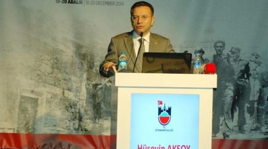 D&uuml;&rsquo;de Tehcirin 100. Yılında Osmanlı Sempozyumu