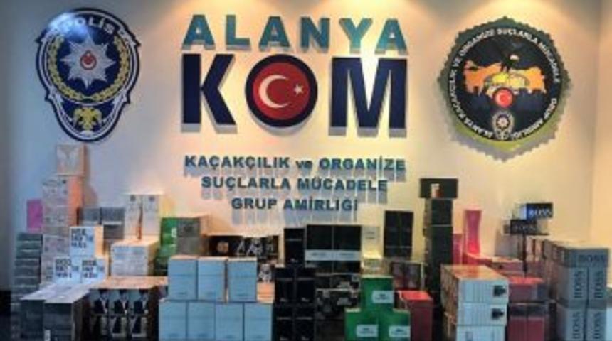 Alanya&rsquo;da 294 Adet Ka&ccedil;ak Parf&uuml;m Ge&ccedil;irildi