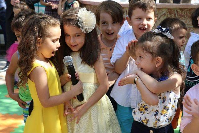 Miniklerin İlk Mezuniyet Heyecanı 1