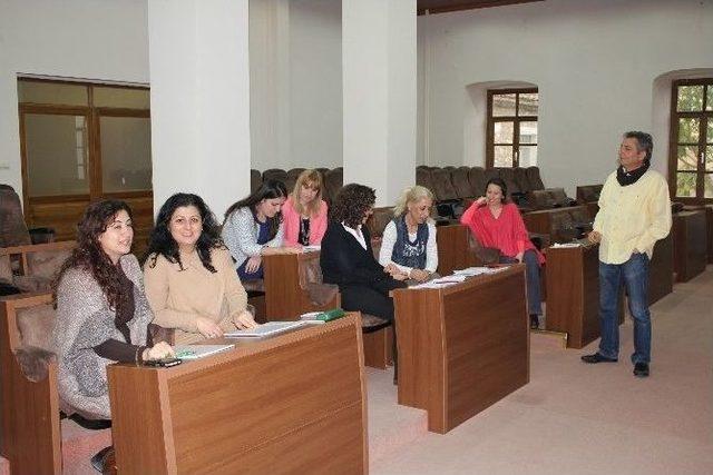 Urla Belediyesi‘nden Personeline Tiyatro Kursu 1