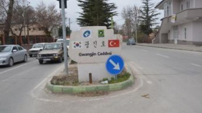 Ereğli&rsquo;de Gwangjin Yazılı Mermer S&uuml;tun Kaldırıldı