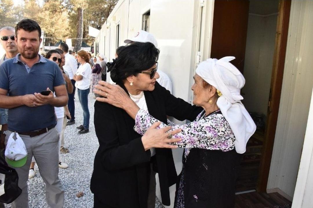 Vali Civelek, Zeytink&ouml;y&rsquo;deki Yangınzedeleri Yalnız Bırakmıyor