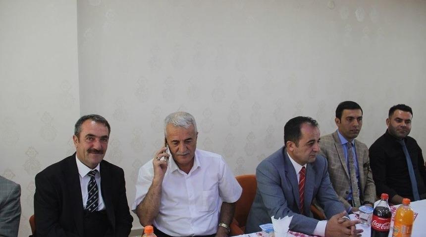 Başkan Vekili &Ouml;zt&uuml;rk Muhtarlarla Bir Araya Geldi