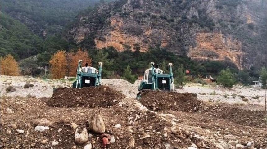 Finike Ve Kaş&rsquo;ta Taşkınları &Ouml;nlemek İ&ccedil;in Dsi Tedbir Alıyor