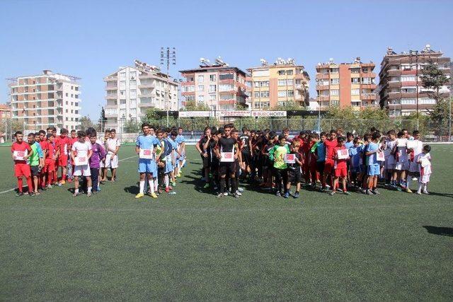 Suriyeli Çocuklar Futbol Turnuvasında Buluştu