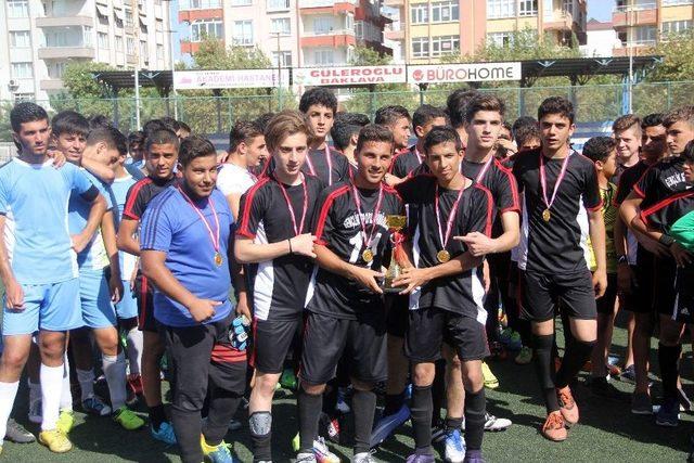 Suriyeli Çocuklar Futbol Turnuvasında Buluştu