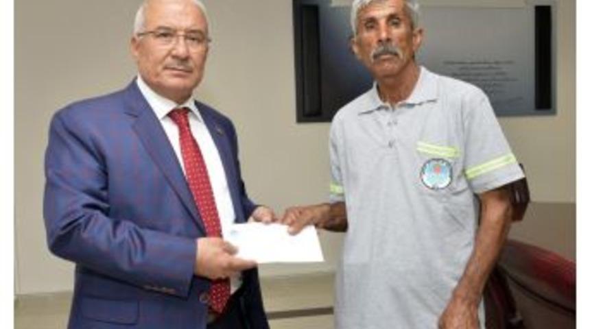 Bulduğu C&uuml;zdanı Sahibine Teslim Eden Belediye İş&ccedil;isine Başkan Kocamaz&rsquo;dan &Ouml;d&uuml;l