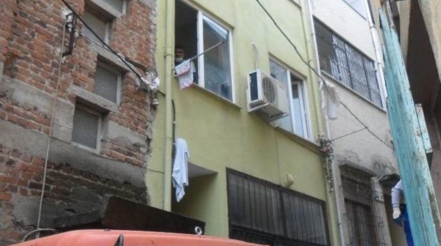 Edremit&rsquo; Te &Ccedil;&ouml;p Ev Temizlendi