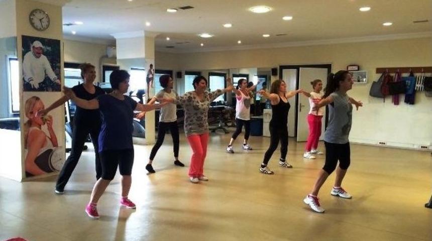 İzmit Belediyesi&rsquo;nden Kadınlara &Uuml;cretsiz Salonlar