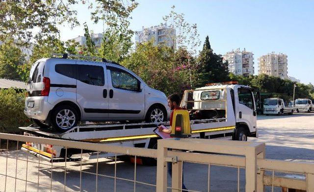 Dünyaca Ünlü İsimleri Taşıyan Otomobile Haciz