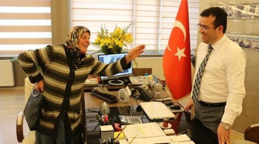 Taş&ccedil;ı&rsquo;dan Yaşlılara &Ouml;zel İlgi