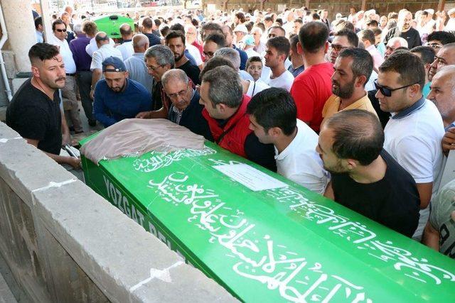 Mide Ameliyatı Sonrası Ölen İki Çocuk Annesi Toprağa Verildi.